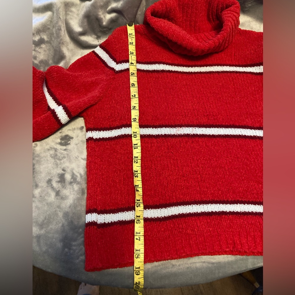 pullover Sweater - Picture 8 of 9